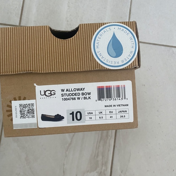 UGG flats size 10 ,black suede ,professionally clean wit cute bow, with original - Picture 3 of 5